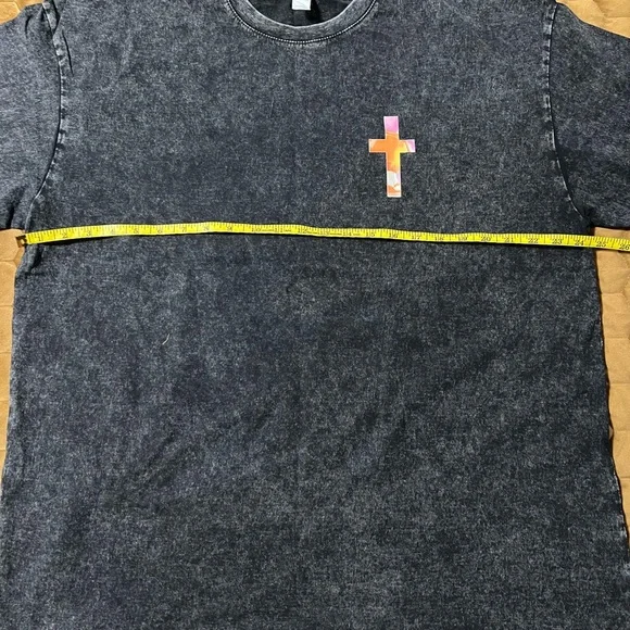 Men’s XL Heathered Black T-Shirt with Colorful Cross Design and Bible verse - Picture 9 of 11